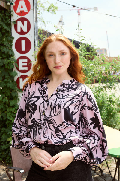 Viscose lilas à imprimé de fleurs noires - €26/m