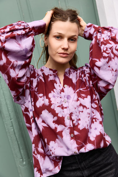 Lila bloemen viscose - €26/m