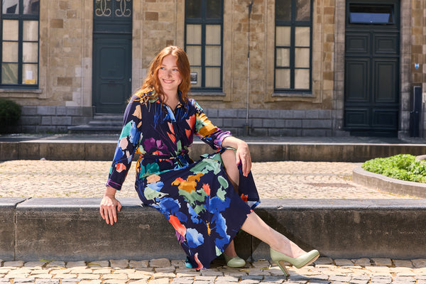 Viscose bleu foncé à fleurs flous - €26/m