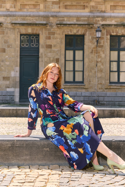 Viscose bleu foncé à fleurs flous - €26/m