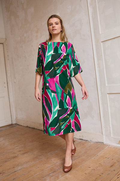 Pink and green abstract leaves viscose - €26/m