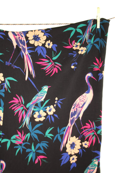 Zwarte viscose met bloemen vogels - €26/m