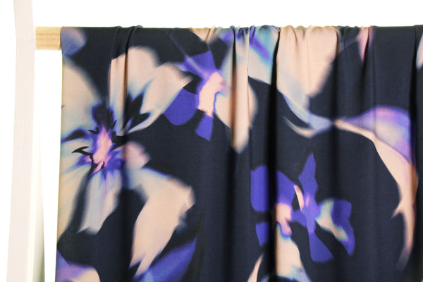 Dark blue viscose with blurry flowers - €26/m