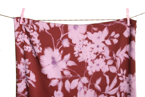 Lila bloemen viscose - €26/m