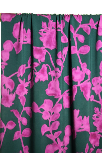 Viscose vert foncé à imprimé fleurs fuchsia - €26/m