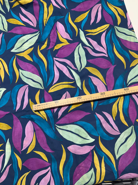 Coupon échantillon - Coton bleu foncé à imprimé feuilles