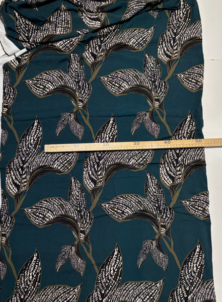 Coupon échantillon - Viscose vert pétrole avec des grandes feuilles