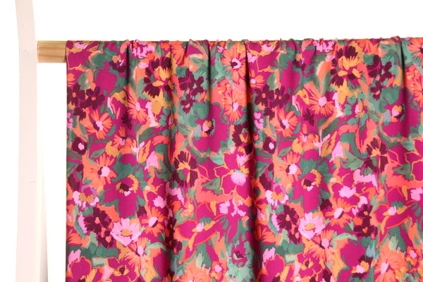 Viscose fuchsia à imprimé fleurs vertes - €26/m