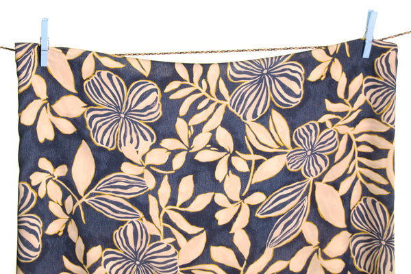 Jeans blue with beige flowers viscose - €26/m