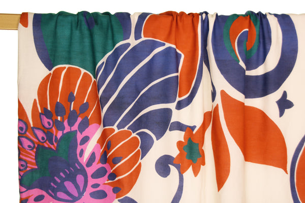 Large abstract flower cotton - €26/m