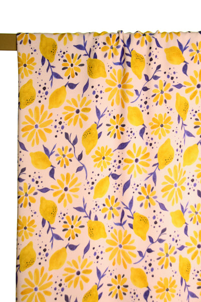 Viscose rose pâle à imprimé citrons - €26/m