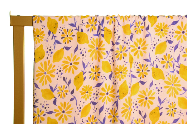 Viscose rose pâle à imprimé citrons - €26/m