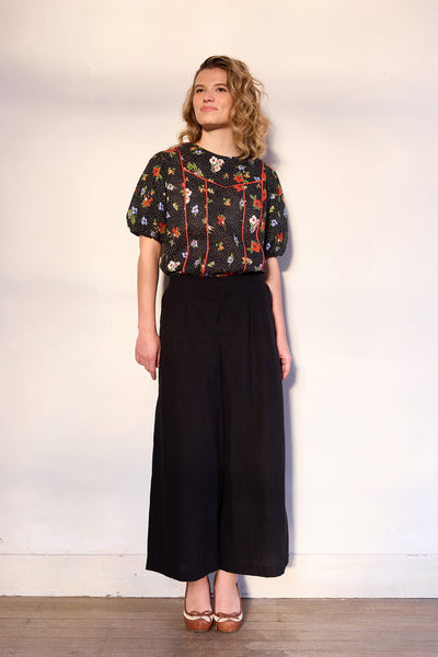 Black cotton with dots and flowers - €26/m
