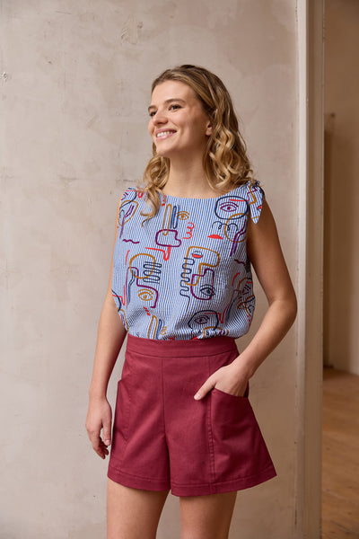 Graphic faces textured viscose - €26/m