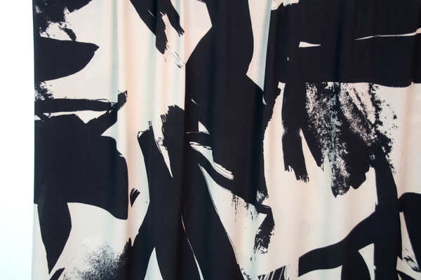 Sample piece - Large black and light grey print viscose - 2m