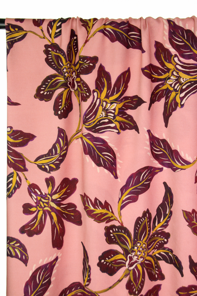 Warm pink viscose with flowers - €26/m